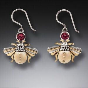 Zealandia's award winning silver bee 925 earrings